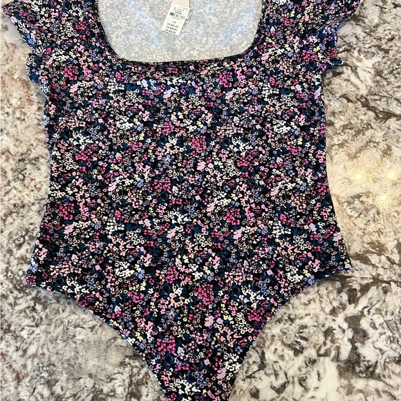 NEW PINK Victoria’s Secret Floral Scoop Neck Bodysuit size Large NWT Short Sleev - Picture 9 of 11